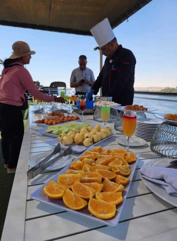 Five Star Nile Cruise From Aswan To Luxor Hotel Eksteriør billede